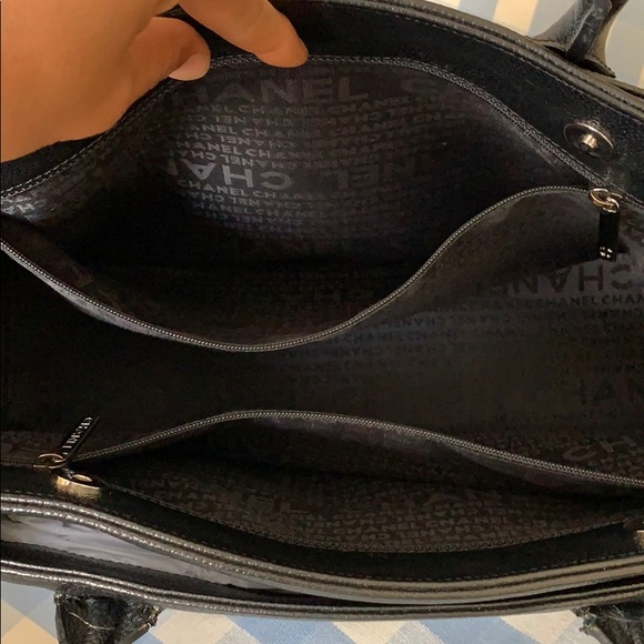 πCloset closing! Authentic Chanel reissues handbag, great for working bag - Picture 6 of 13